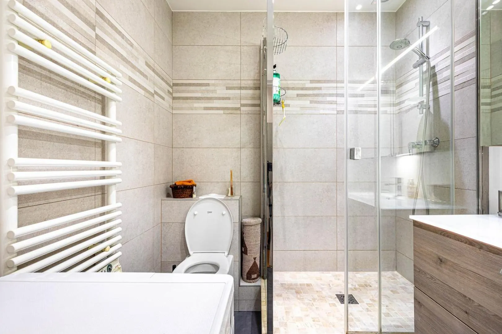 Guestready - Superbe Apt Au Coeur Des Batignolles Paris 0*,  France
